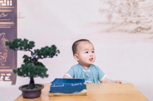 防城港怀孕肚子中间凹两边凸